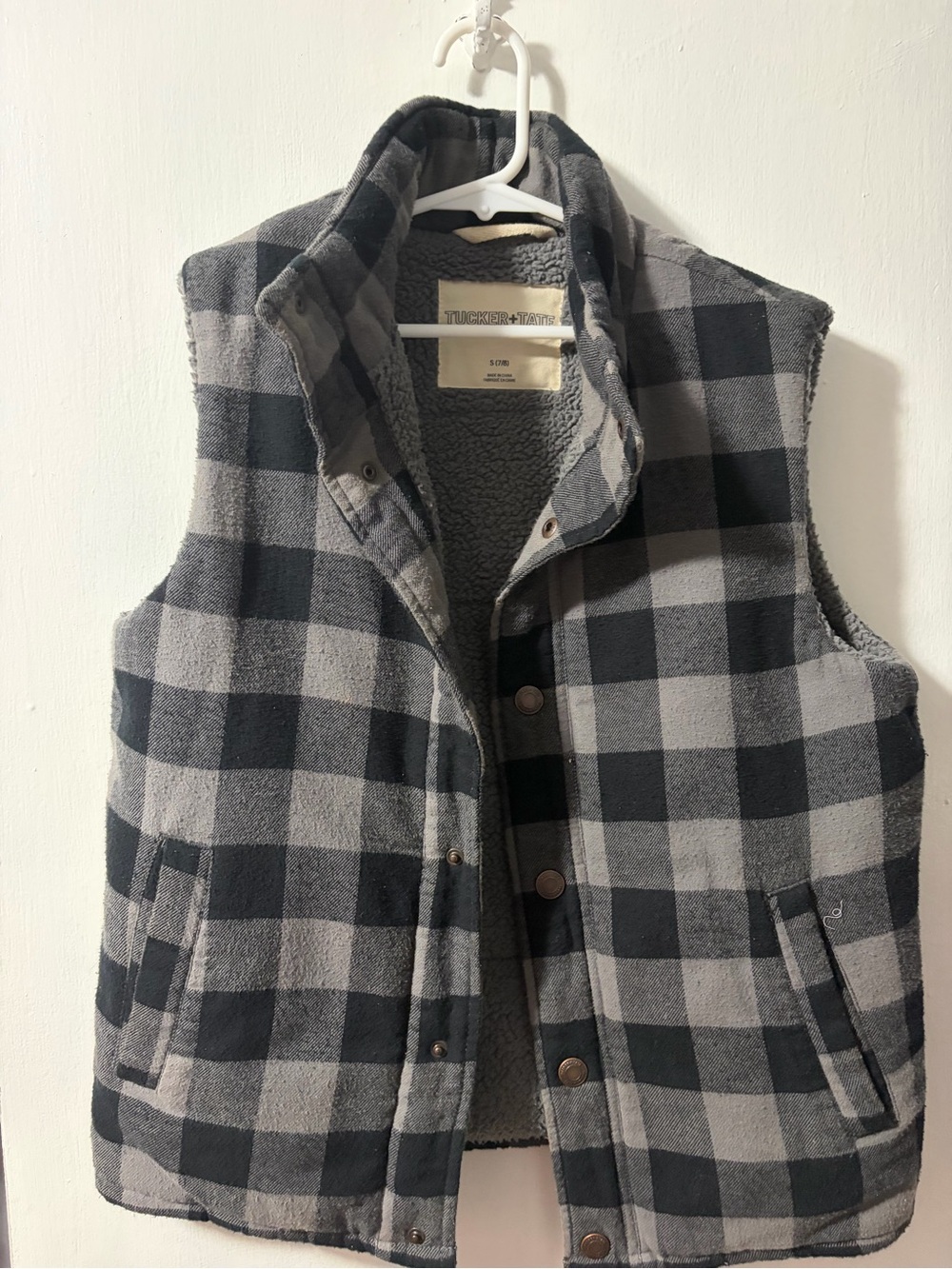 Tucker + Tate Boys' Black & Gray Plaid Sherpa Vest